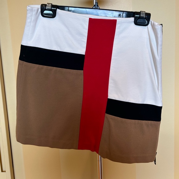 PRISTINE DIANE VON FURSTENBURG SIZE 4 MINI SKIRT - Picture 1 of 5